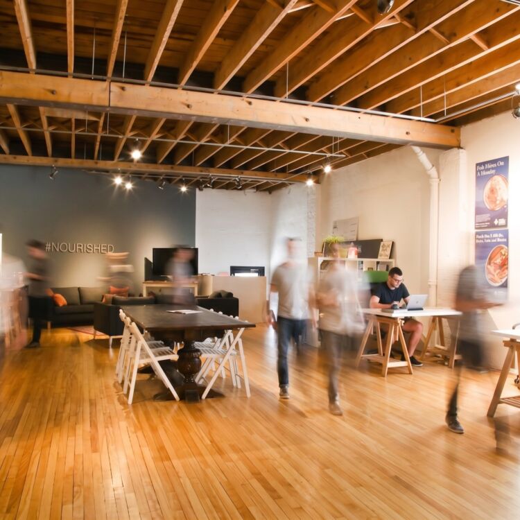 Bureau de marketing occupé